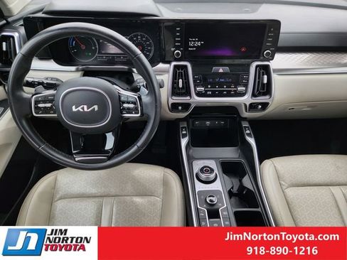 Used 2023 Kia Sorento EX AWD/4WD image 26
