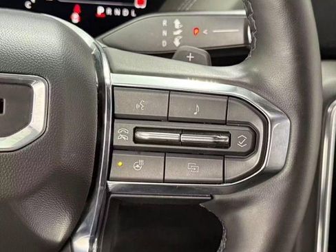 Used 2025 GMC Yukon Denali AWD/4WD image 34