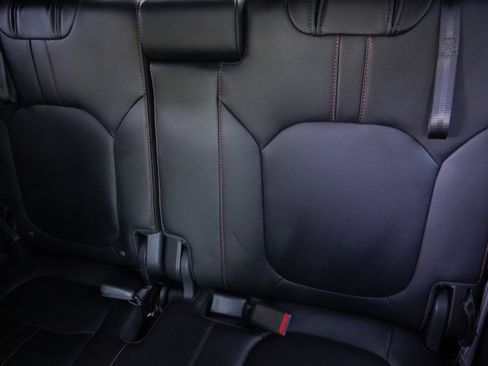 Used 2025 Honda Pilot TrailSport image 41
