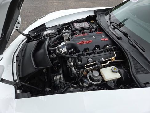 Used 2018 Chevrolet Corvette Stingray Coupe w/ 1LT RWD image 8