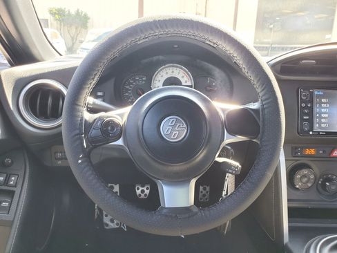 Used 2017 Toyota 86 image 31