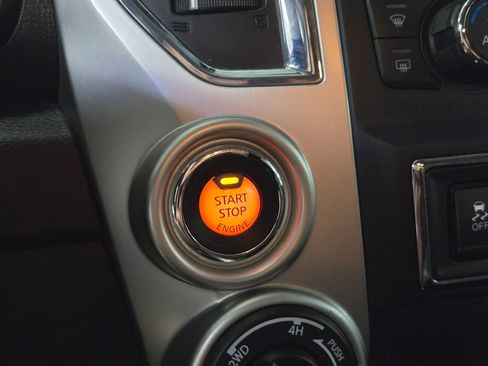 Used 2016 Nissan Titan PRO-4X w/ Pro-4x Convenience Package AWD/4WD image 39