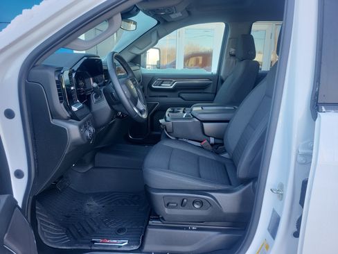 Used 2024 Chevrolet Silverado 2500 LT image 9