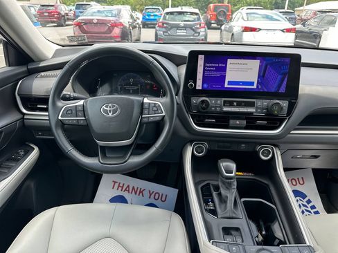 Used 2024 Toyota Grand Highlander AWD image 18
