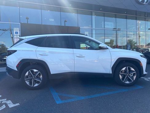 Certified 2025 Hyundai Tucson SEL AWD/4WD image 3