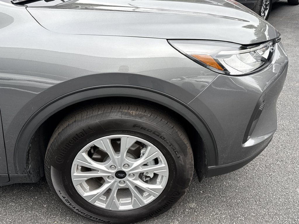 Used 2023 Ford Escape Active w/ Tech Pack #1 AWD/4WD image 9