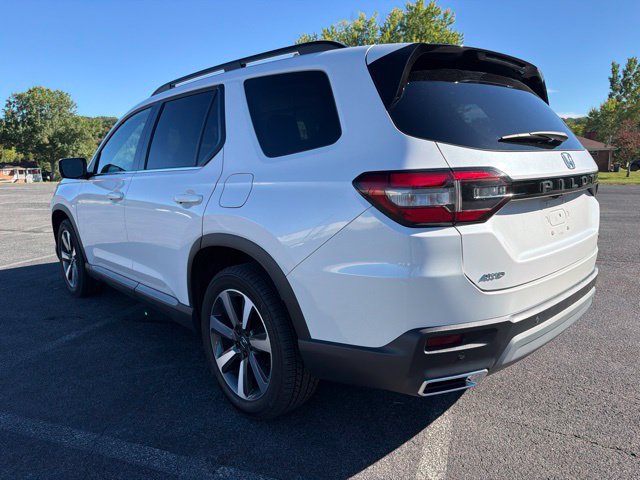 Used 2023 Honda Pilot Touring image 5