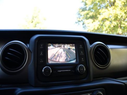 Used 2020 Jeep Wrangler Unlimited Freedom Edition image 16