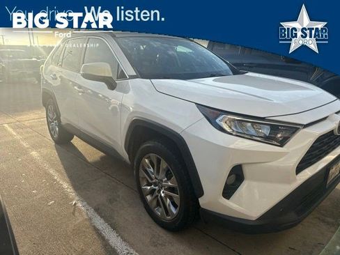 Used 2020 Toyota RAV4 XLE Premium FWD image 1