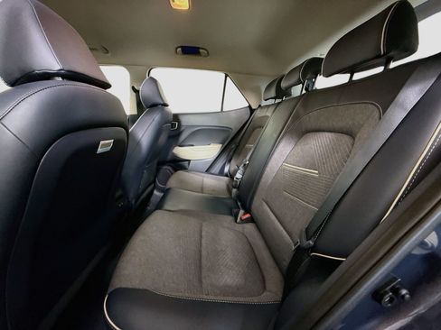 Used 2024 Hyundai Venue Limited FWD image 25