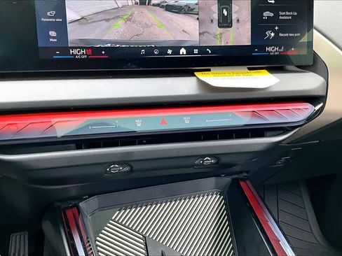 Used 2025 BMW X3 xDrive30i w/ Premium Package image 34