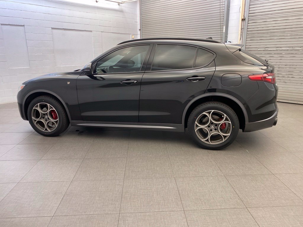 Used 2022 Alfa Romeo Stelvio Ti AWD/4WD image 5