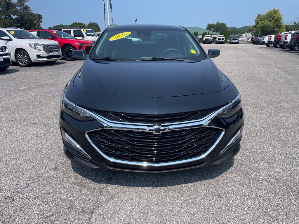 Used 2025 Chevrolet Malibu RS FWD image 2