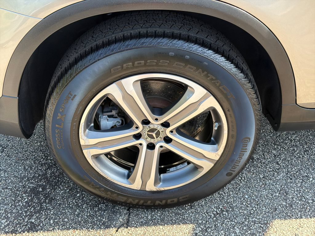 Used 2019 Mercedes-Benz GLC 300 4MATIC w/ Multimedia Package image 17
