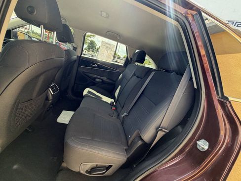 Used 2020 Kia Sorento FWD V6 image 16