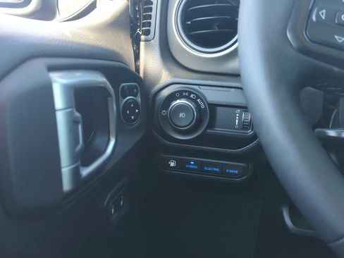 Used 2023 Jeep Wrangler Unlimited w/ Cold Weather Group AWD/4WD image 20