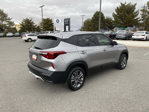 Used 2022 Kia Seltos LX image 48
