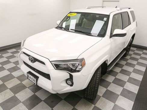 Used 2017 Toyota 4Runner SR5 AWD/4WD image 6