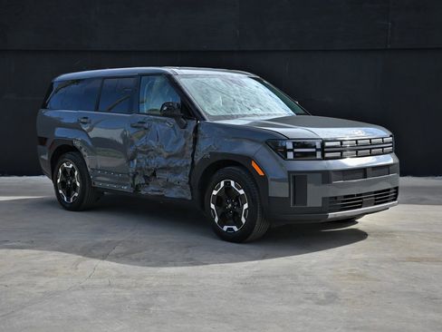 Used 2024 Hyundai Santa Fe SE image 2