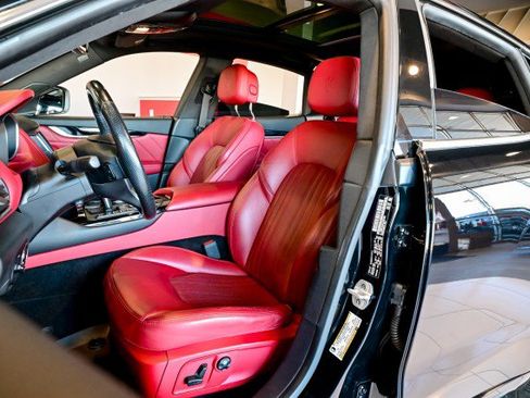 Used 2020 Maserati Levante image 15