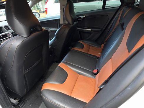 Used 2016 Volvo V60 T5 Cross Country w/ Convenience Package image 9