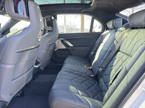 New 2026 BMW 750e xDrive w/ Executive Package image 11