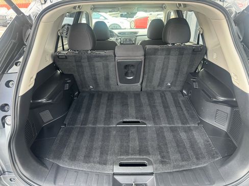 Used 2019 Nissan Rogue SV image 12