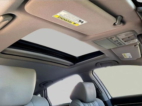 Used 2018 Honda Accord Touring image 24
