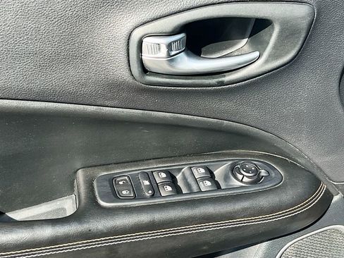 Used 2021 Jeep Compass Sport w/ Cold Weather Group FWD image 17