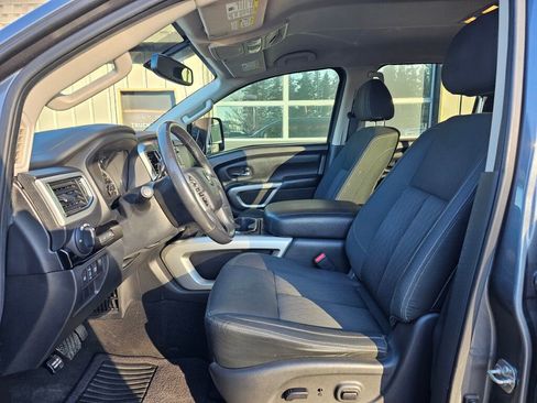 Used 2017 Nissan Titan SV image 21