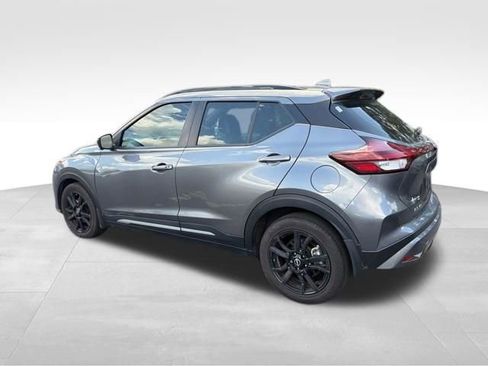 Used 2023 Nissan Kicks SR w/ SR Premium Package FWD image 5