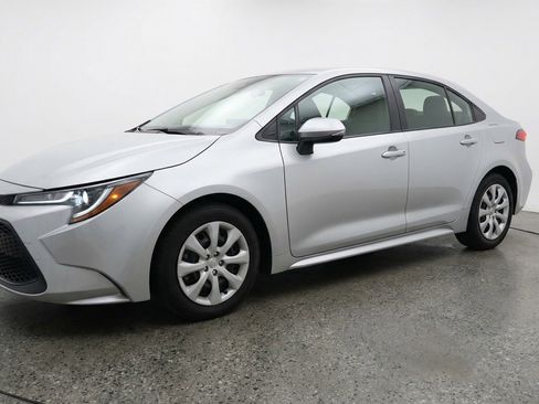 Used 2025 Toyota Corolla LE FWD image 3