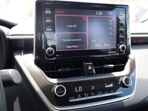 Used 2021 Toyota Corolla LE FWD image 19