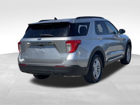 Used 2024 Ford Explorer XLT AWD/4WD image 4