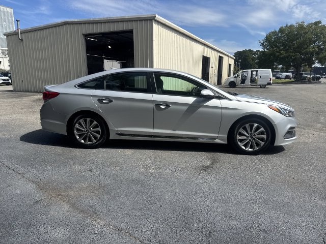 Used 2016 Hyundai Sonata Sport w/ Option Group 1V FWD image 4