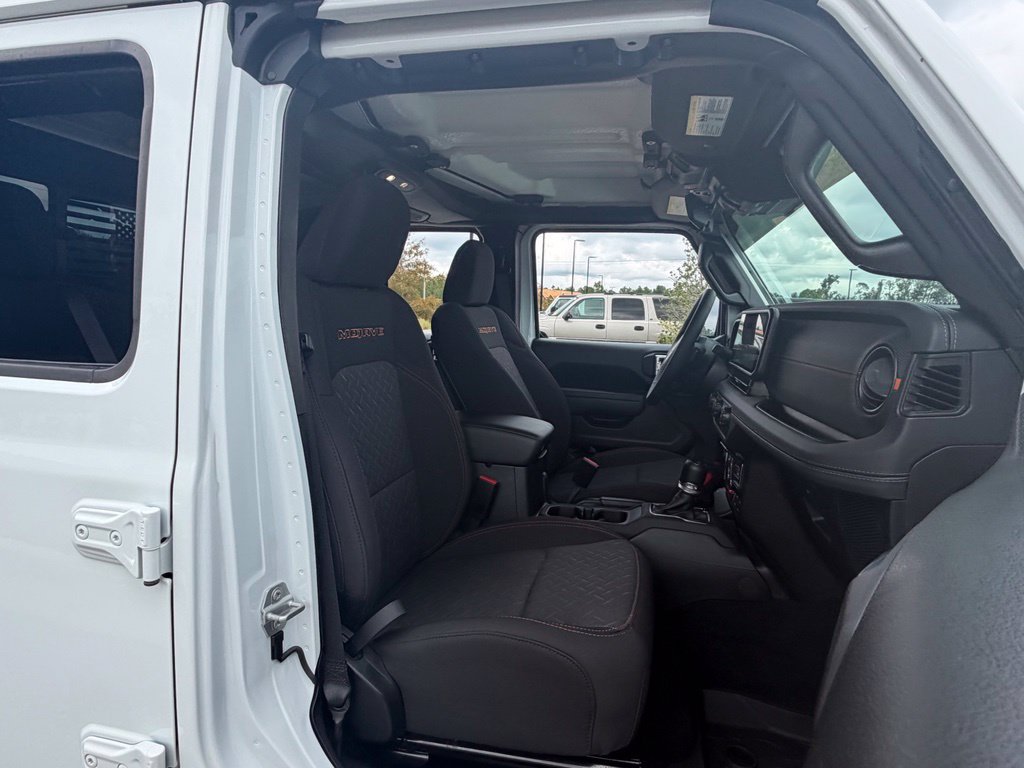 Certified 2025 Jeep Gladiator Mojave AWD/4WD image 44