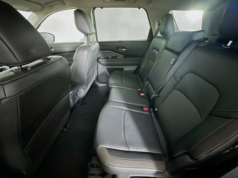 Used 2025 Nissan Pathfinder SL image 28