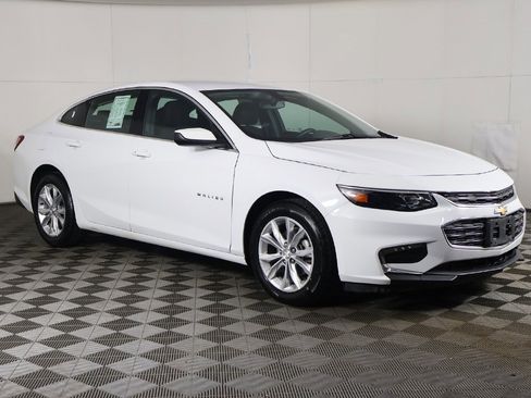 Used 2022 Chevrolet Malibu LT image 2