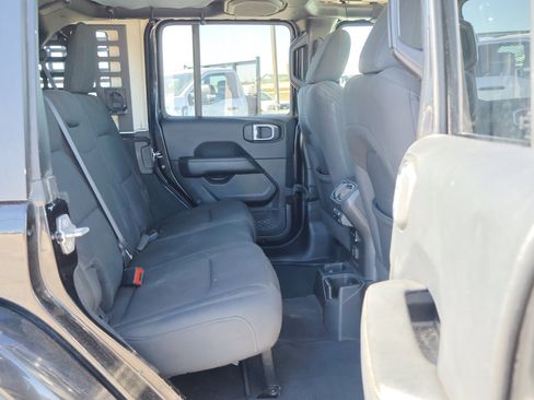 Used 2019 Jeep Wrangler Unlimited Sahara image 33