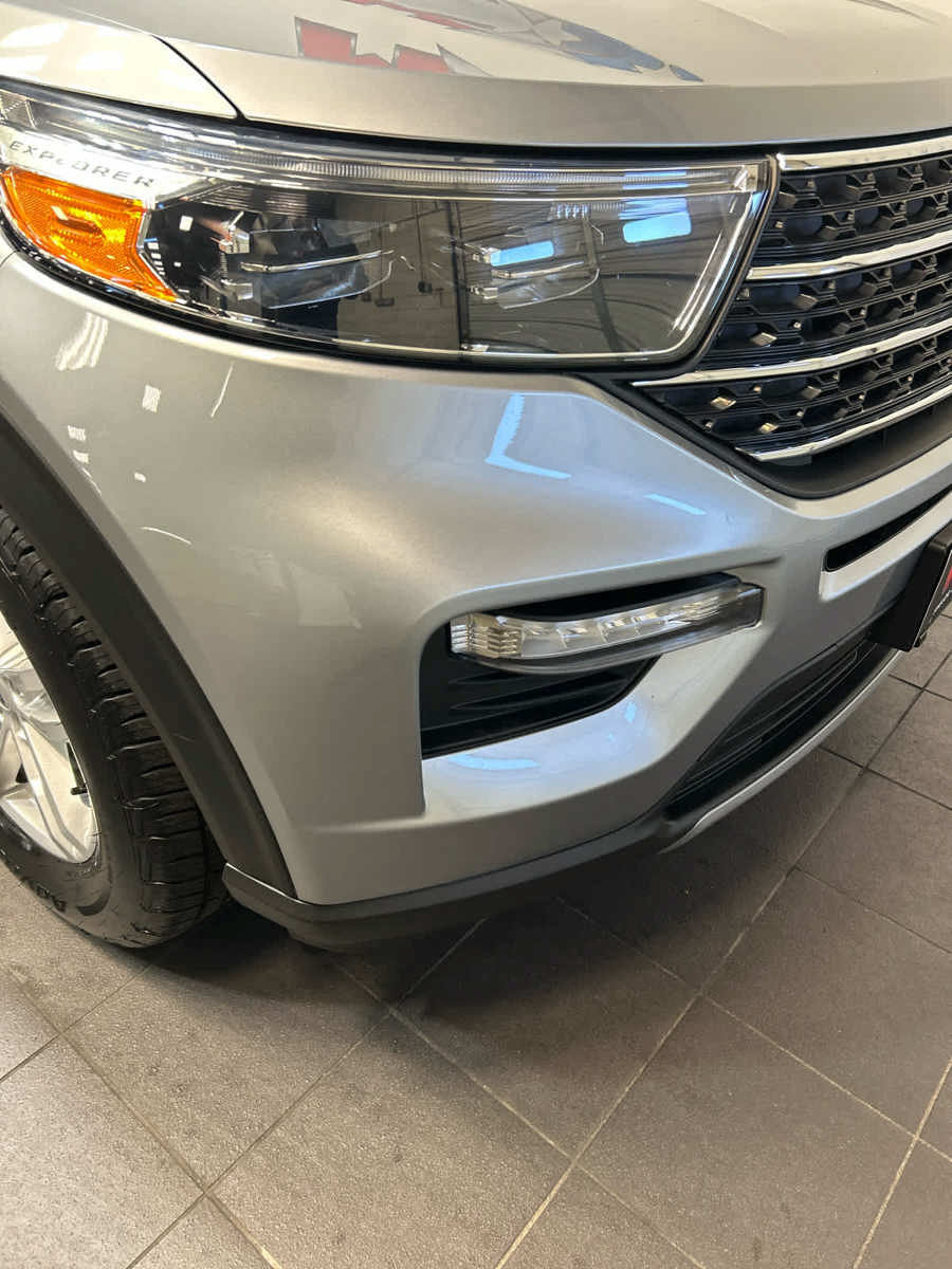 Used 2022 Ford Explorer XLT w/ Equipment Group 202A AWD/4WD image 4
