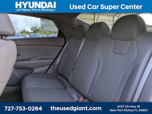 Used 2023 Hyundai Elantra SE w/ Cargo Package FWD image 13