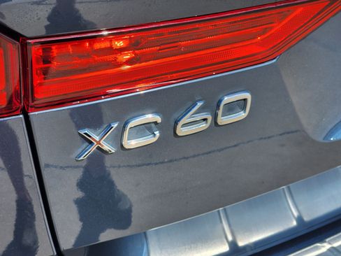 Used 2023 Volvo XC60 B5 Ultimate w/ Protection Package Premier AWD/4WD image 39