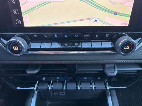 Used 2024 Chevrolet Colorado Z71 w/ Z71 Convenience Package 2 image 17