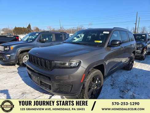 Used 2022 Jeep Grand Cherokee L Laredo image 1