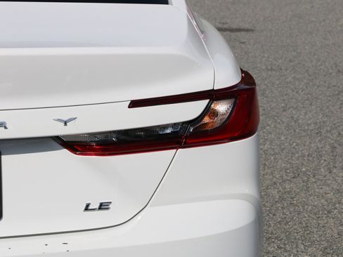 Used 2025 Toyota Camry LE image 7