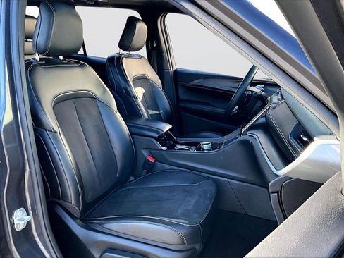 Certified 2023 Jeep Grand Cherokee Altitude image 23