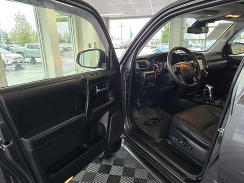 Used 2022 Toyota 4Runner TRD Off-Road Premium image 18