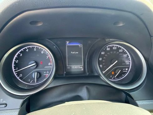Used 2022 Toyota Camry SE FWD image 11