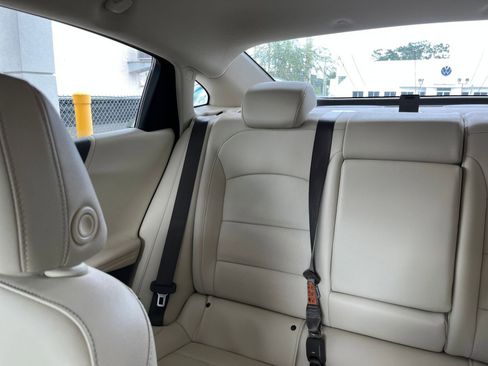 Used 2024 Chevrolet Malibu LT image 39