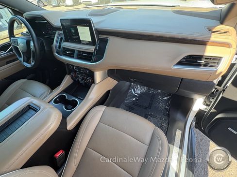 Used 2024 Chevrolet Suburban Premier RWD image 12